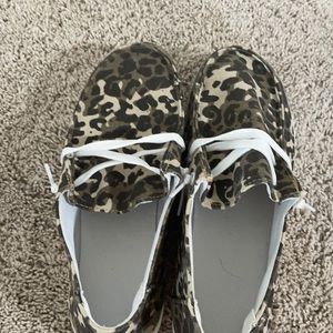 Fake cheetah hey dudes